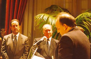 H.H. The Aga Khan being presented with the Key of the City of Lisbon  1996-12-17